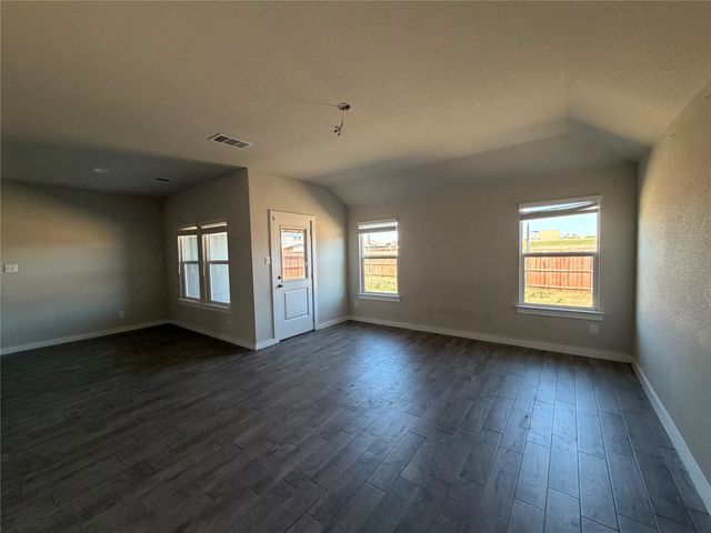 820 Lakeview Drive, Alvarado, TX 76009