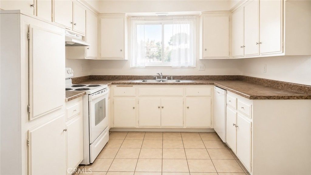 Image 6 of property listing at 45650 Fig Avenue, Lancaster, CA 93534