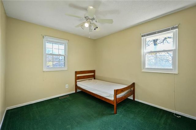 21302 SE Clover Hills Road, Cleveland, MO 64734