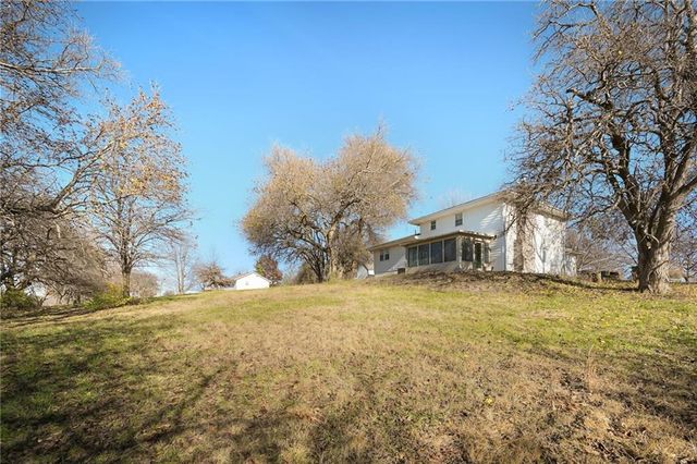 21302 SE Clover Hills Road, Cleveland, MO 64734
