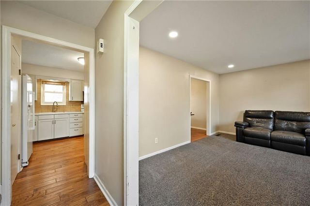 21302 SE Clover Hills Road, Cleveland, MO 64734