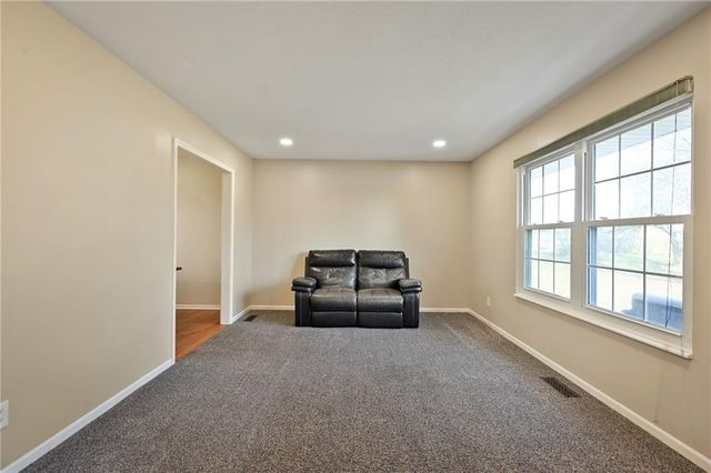 21302 SE Clover Hills Road, Cleveland, MO 64734