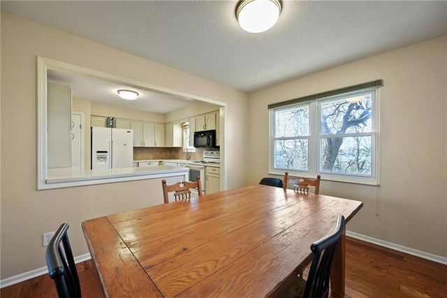 21302 SE Clover Hills Road, Cleveland, MO 64734