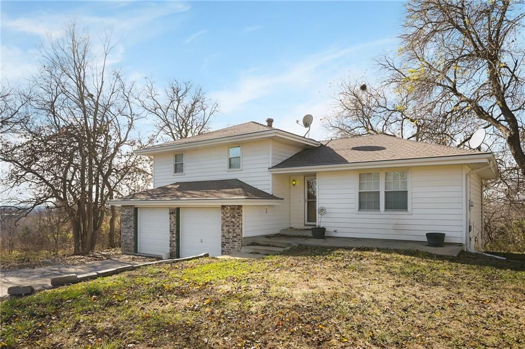 21302 SE Clover Hills Road, Cleveland, MO 64734