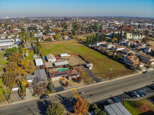 5025 El Paraiso Ave, Sacramento, CA 95824