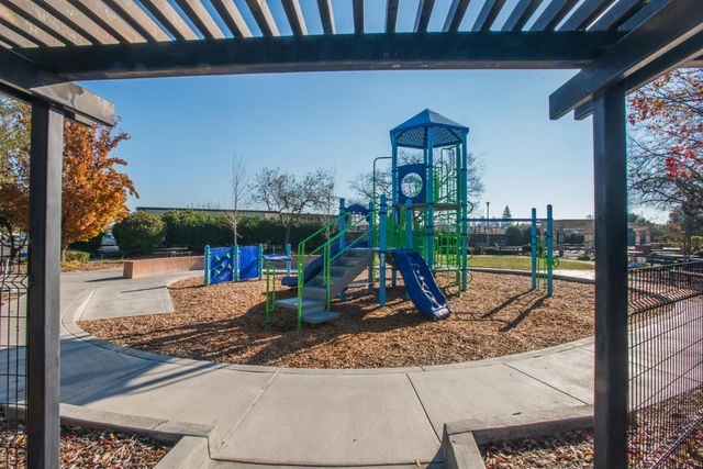 5025 El Paraiso Ave, Sacramento, CA 95824