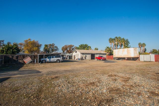 5025 El Paraiso Ave, Sacramento, CA 95824