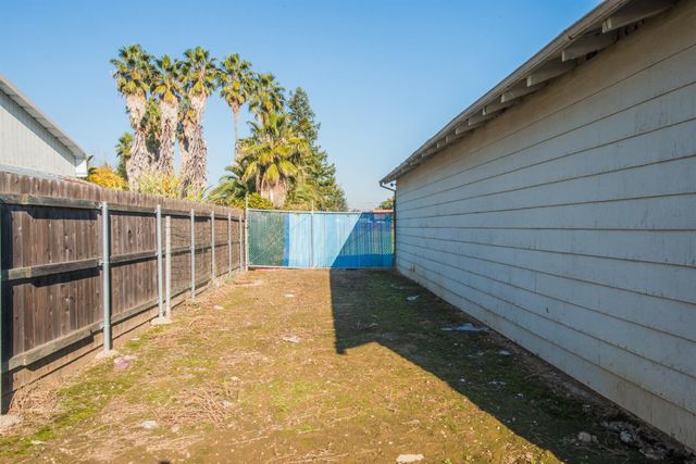 5025 El Paraiso Ave, Sacramento, CA 95824