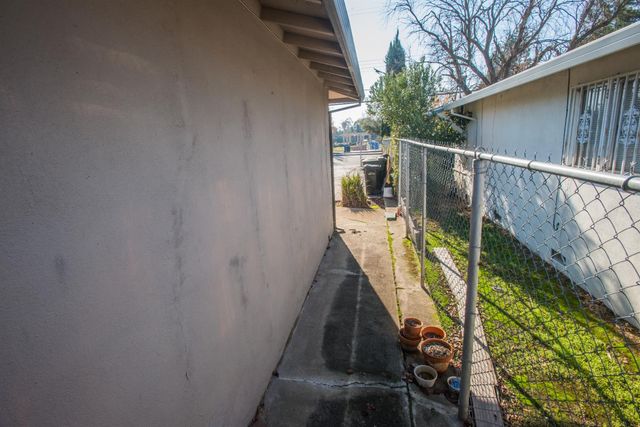 5025 El Paraiso Ave, Sacramento, CA 95824