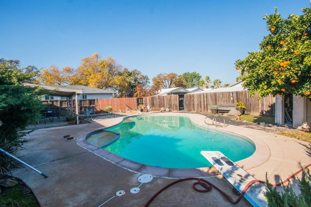 5025 El Paraiso Ave, Sacramento, CA 95824