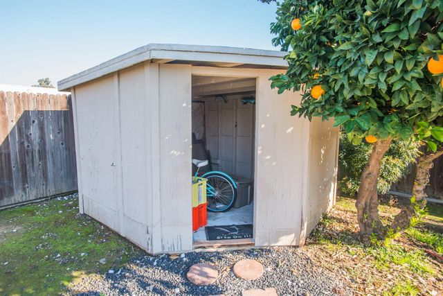 5025 El Paraiso Ave, Sacramento, CA 95824