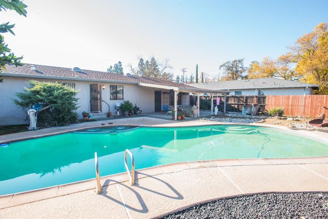 5025 El Paraiso Ave, Sacramento, CA 95824