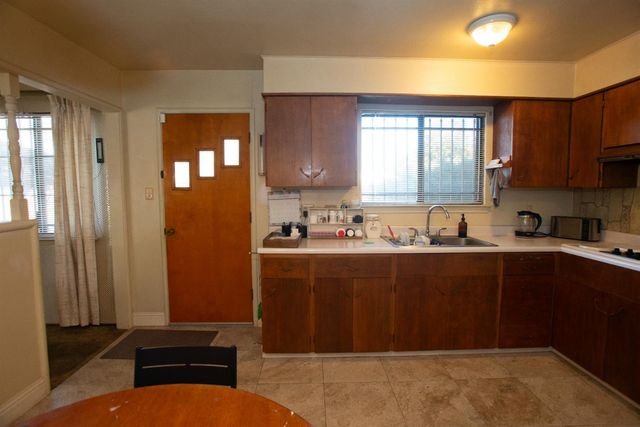 5025 El Paraiso Ave, Sacramento, CA 95824