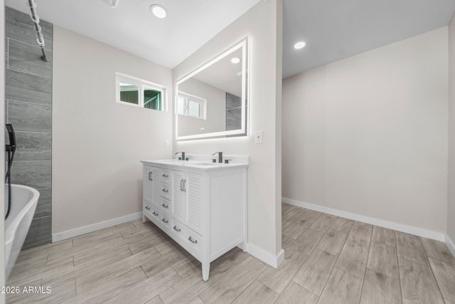 8202 E WHITTON Avenue, Scottsdale, AZ 85251