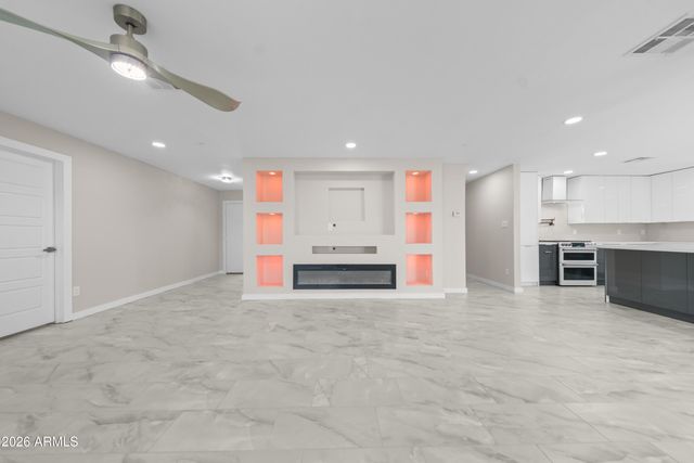 8202 E WHITTON Avenue, Scottsdale, AZ 85251