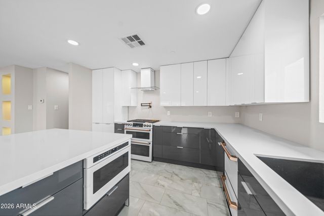 8202 E WHITTON Avenue, Scottsdale, AZ 85251