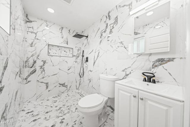 8202 E WHITTON Avenue, Scottsdale, AZ 85251