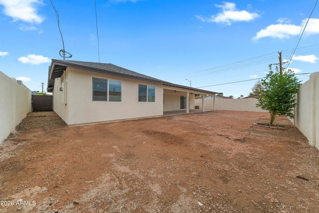 8202 E WHITTON Avenue, Scottsdale, AZ 85251