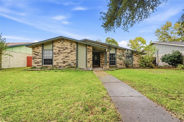 2901 Branch Oaks Drive, Garland, TX 75043