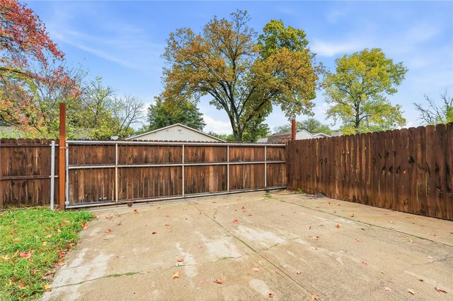 2901 Branch Oaks Drive, Garland, TX 75043