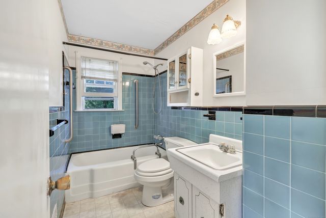 37 Herald Avenue, Bridgeport, CT 06606