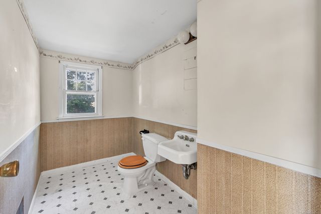 37 Herald Avenue, Bridgeport, CT 06606