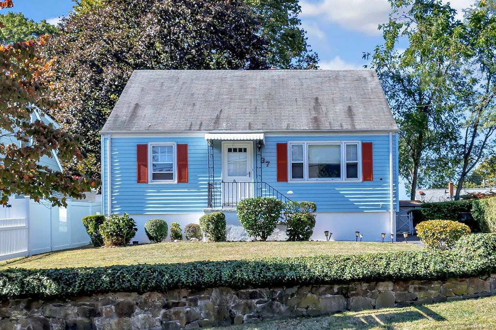 37 Herald Avenue, Bridgeport, CT 06606