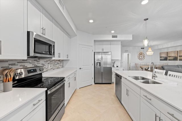 17585 BORACAY COURT 2-102, Venice, FL 34293