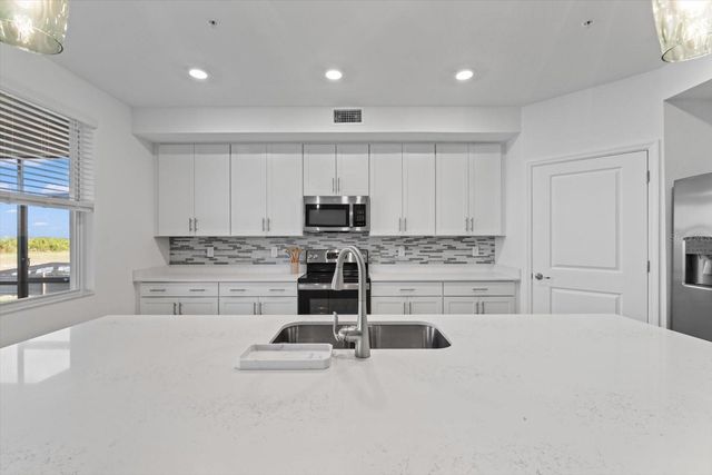 17585 BORACAY COURT 2-102, Venice, FL 34293