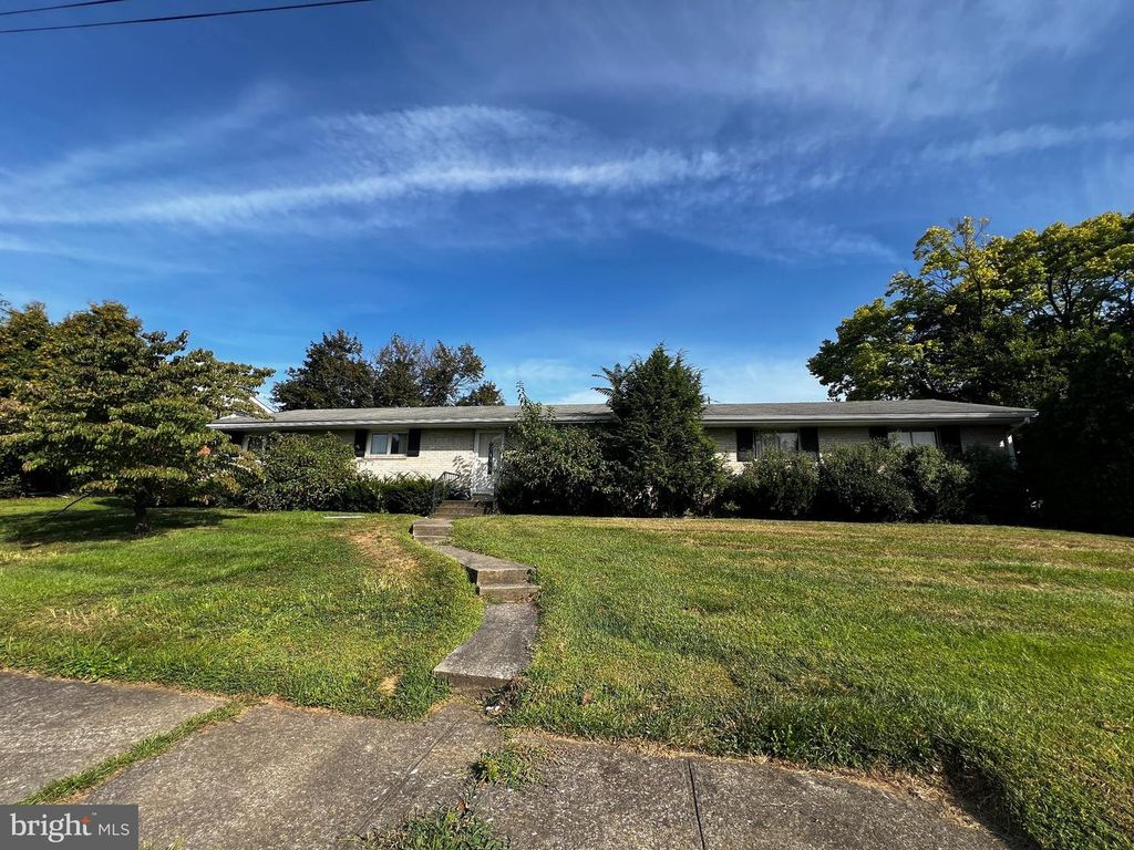 1417 W WOODLAWN ST, Allentown, PA 18104
