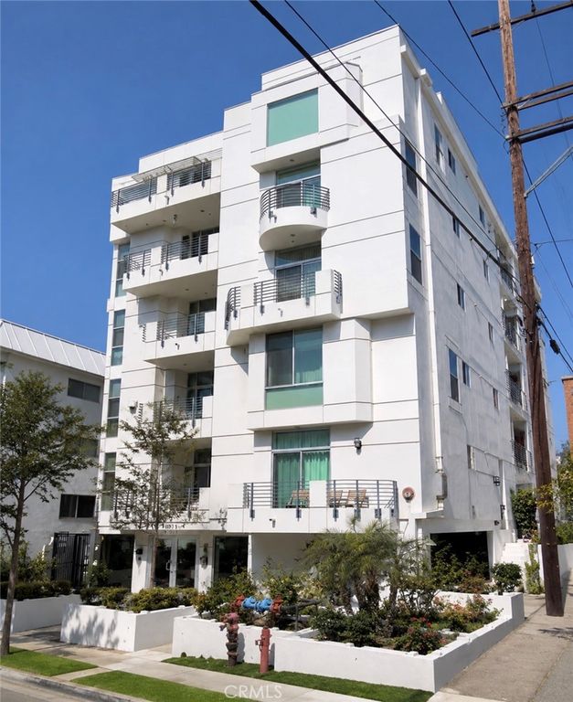Image 1 of property listing at 10911 Wellworth 1A, Los Angeles, CA 90024