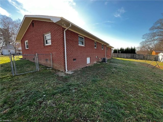 139 E Side Drive, Mount Airy, NC 27030