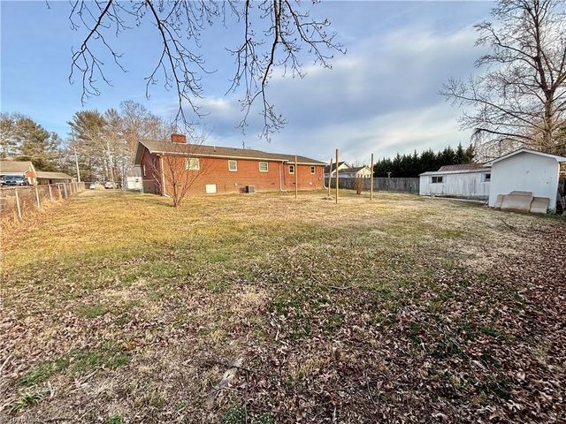 139 E Side Drive, Mount Airy, NC 27030