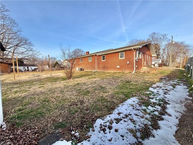 139 E Side Drive, Mount Airy, NC 27030