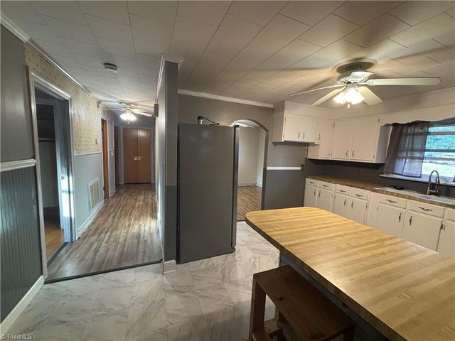 139 E Side Drive, Mount Airy, NC 27030