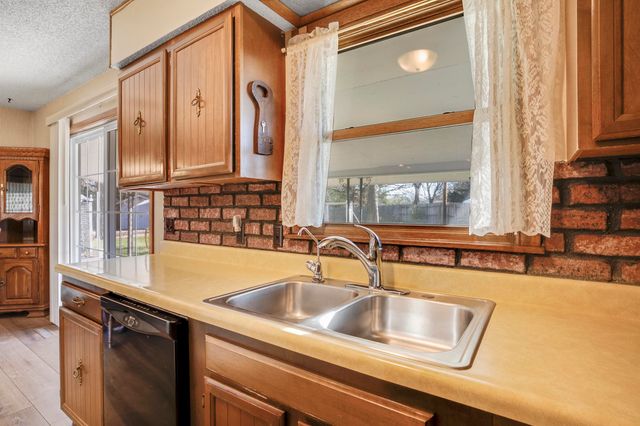 201 W Murdock St, Andover, KS 67002