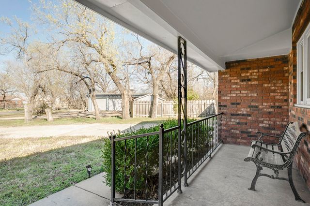 201 W Murdock St, Andover, KS 67002