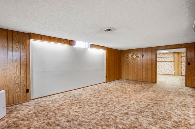 201 W Murdock St, Andover, KS 67002