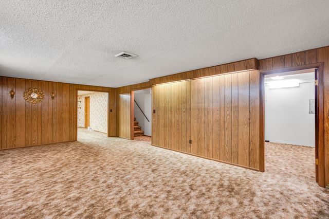 201 W Murdock St, Andover, KS 67002