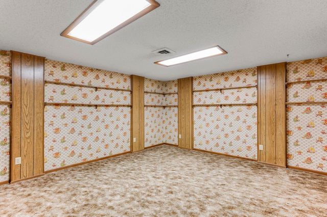 201 W Murdock St, Andover, KS 67002