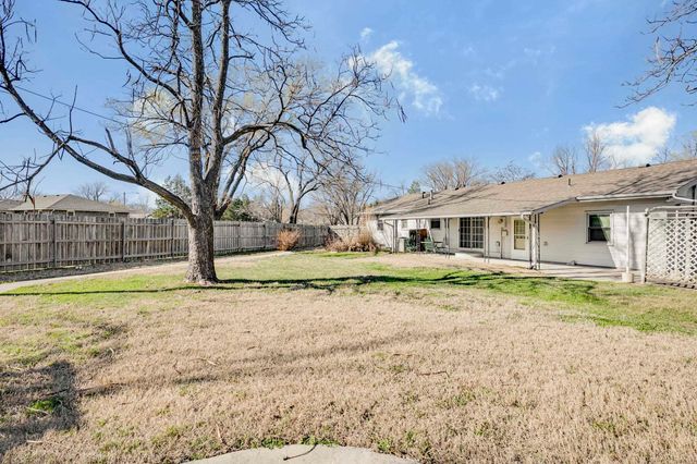 201 W Murdock St, Andover, KS 67002