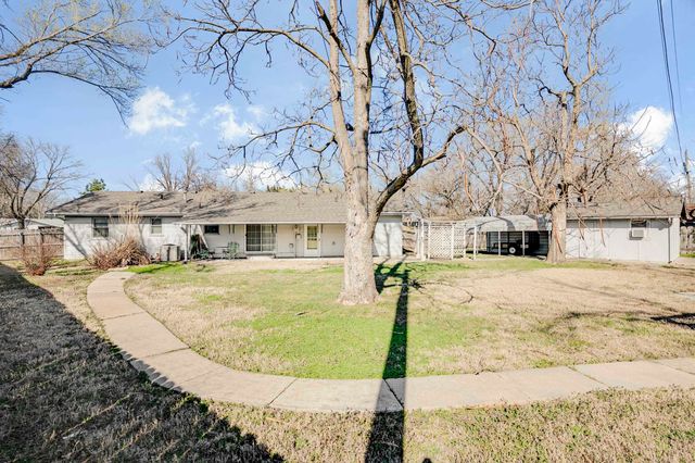 201 W Murdock St, Andover, KS 67002