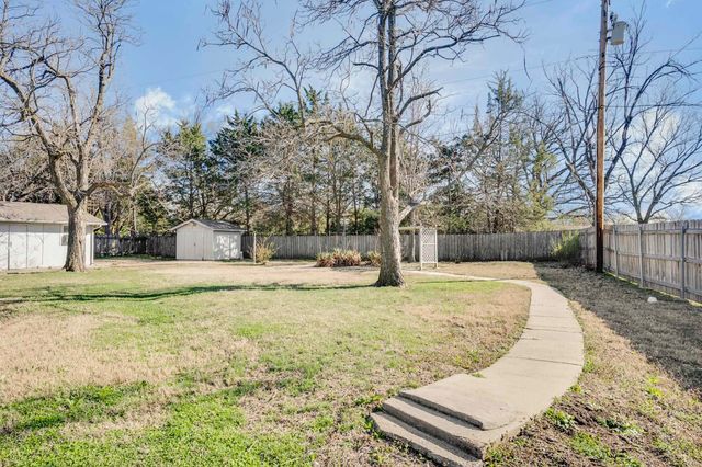 201 W Murdock St, Andover, KS 67002