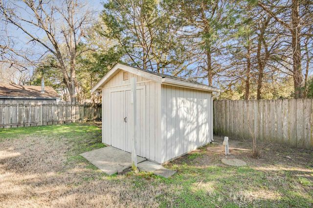 201 W Murdock St, Andover, KS 67002