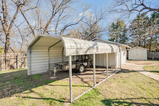 201 W Murdock St, Andover, KS 67002