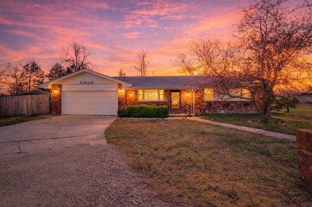 201 W Murdock St, Andover, KS 67002