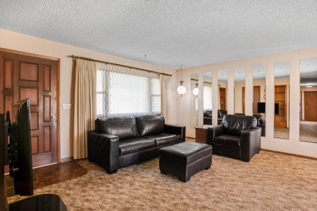 201 W Murdock St, Andover, KS 67002