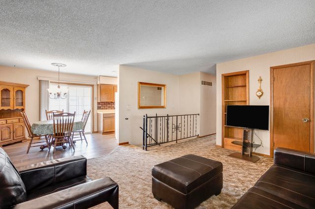 201 W Murdock St, Andover, KS 67002