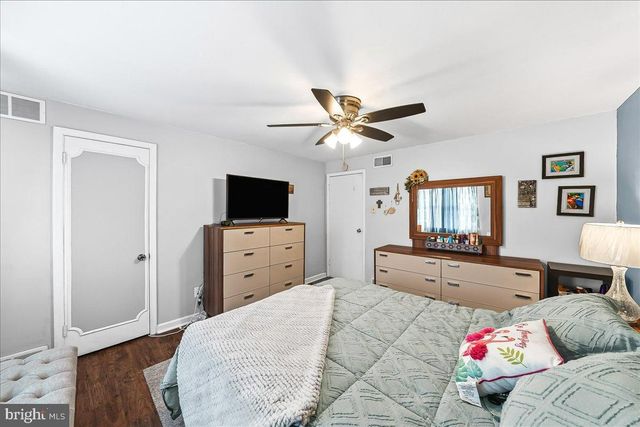 2006 KENT RD, Folcroft, PA 19032