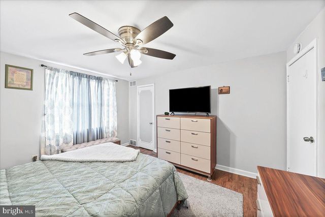 2006 KENT RD, Folcroft, PA 19032